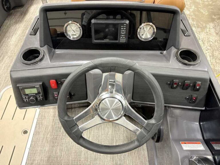 2026 Bennington 20SSR - SPS - Luxe - Blackout US-ETWS9188J526 [photo 11]